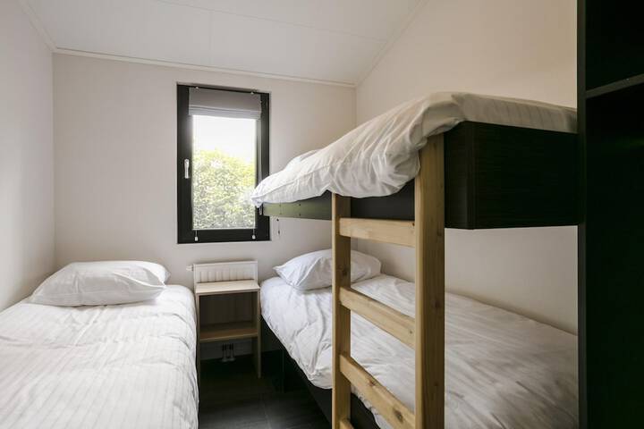 Room 2 of 38