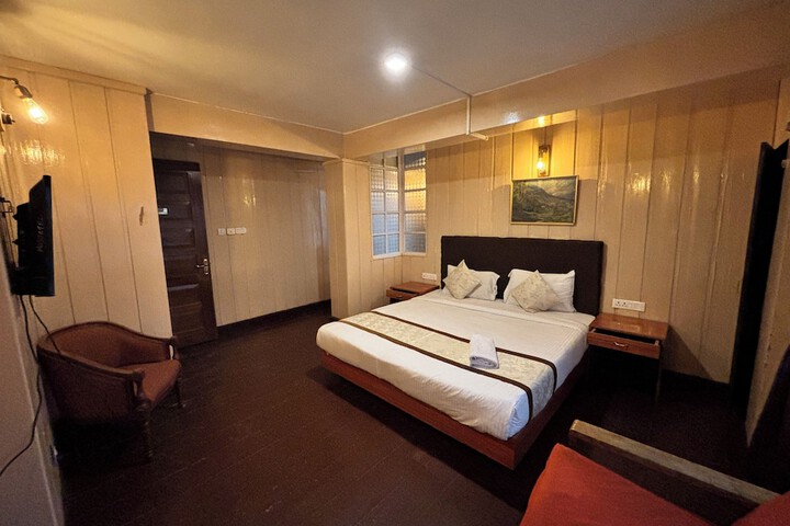 Room 5 of 32