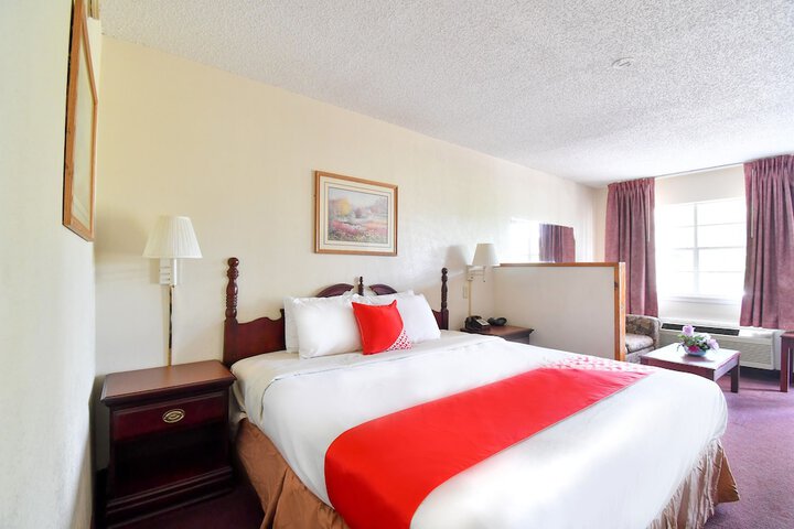 1 King Bed (7 of 8)