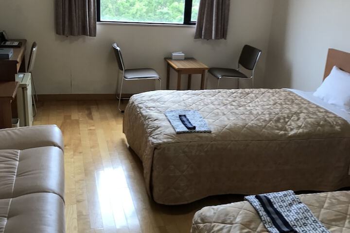 Room 30 of 80