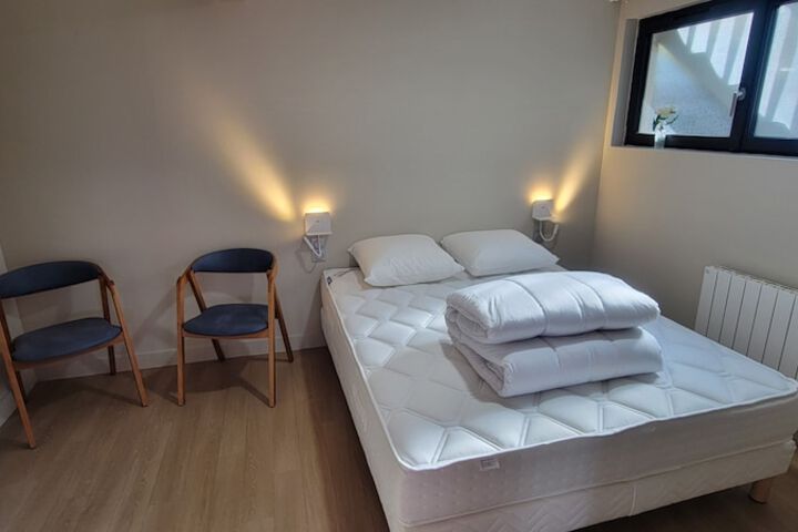 Room 12 of 27