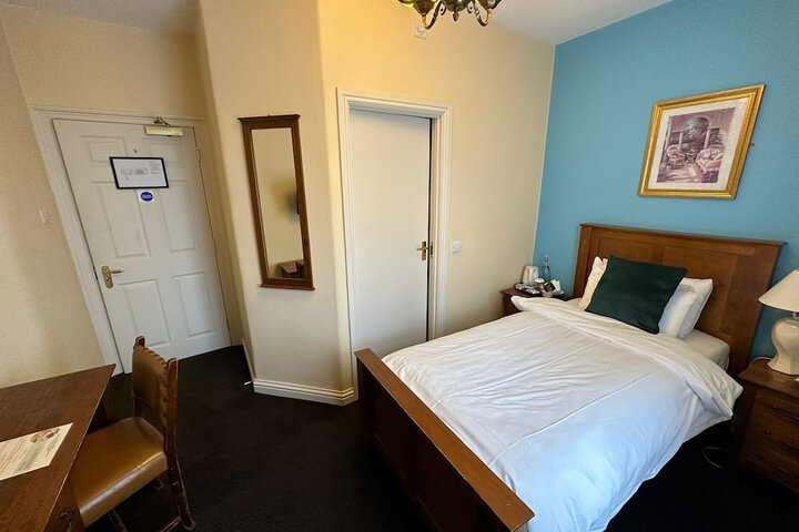 Room 18 of 48