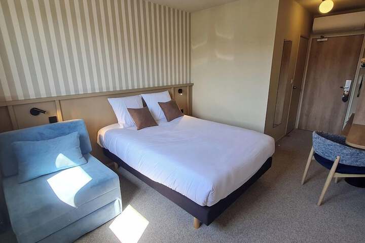 Room 30 of 61