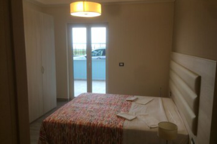 Room 32 of 43