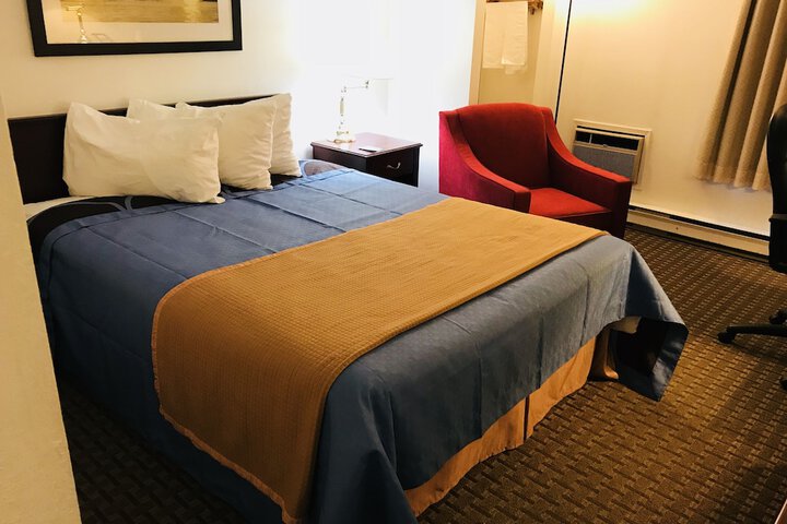 Room 40 of 65