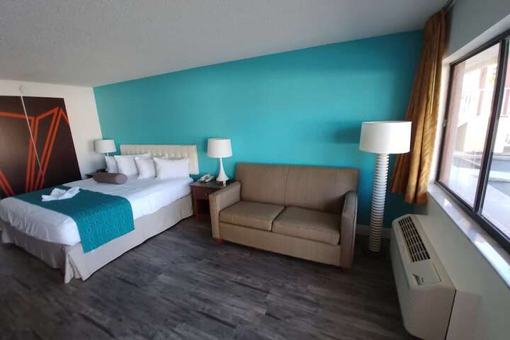 Standard | King Bed (11 of 16)