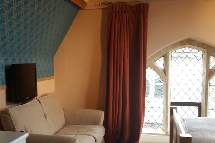 Room 7 of 42