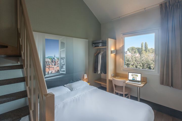 Room 6 of 36