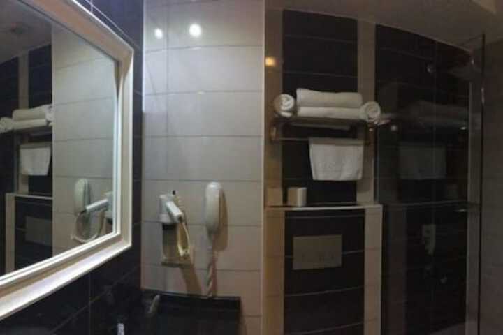 Room 28 of 75