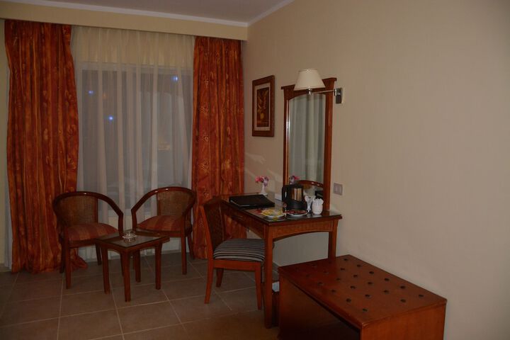Room 8 of 19