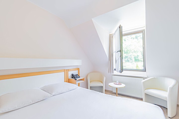 Room 13 of 68