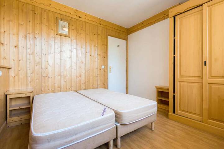 Room 6 of 162