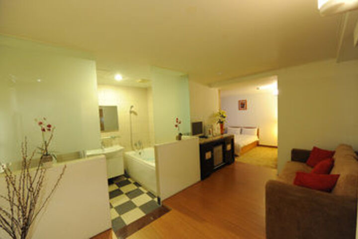 Room 35 of 42