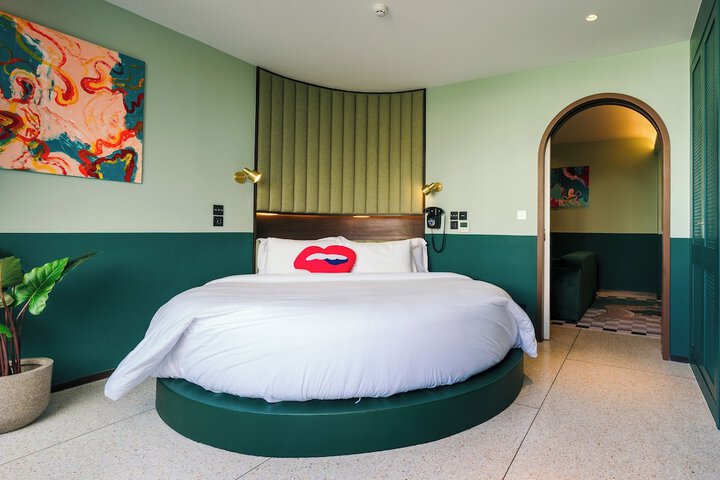 Room 32 of 135