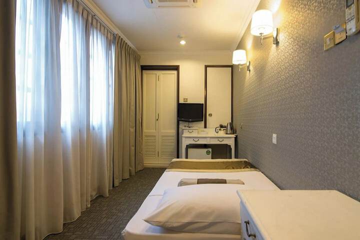 Room 16 of 53