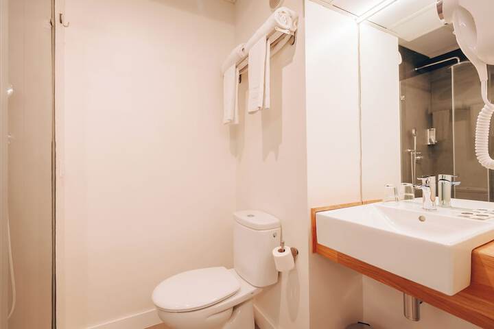 Room 30 of 49