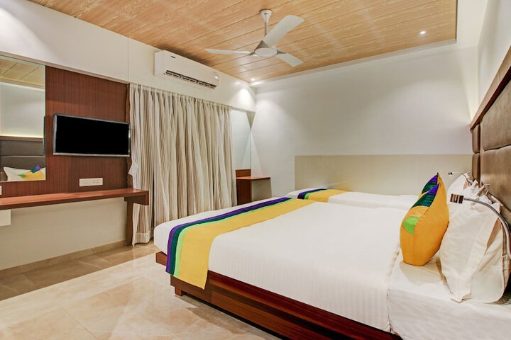 Room 10 of 27