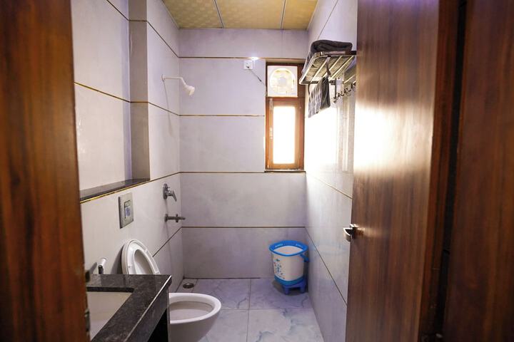 Room 68 of 77