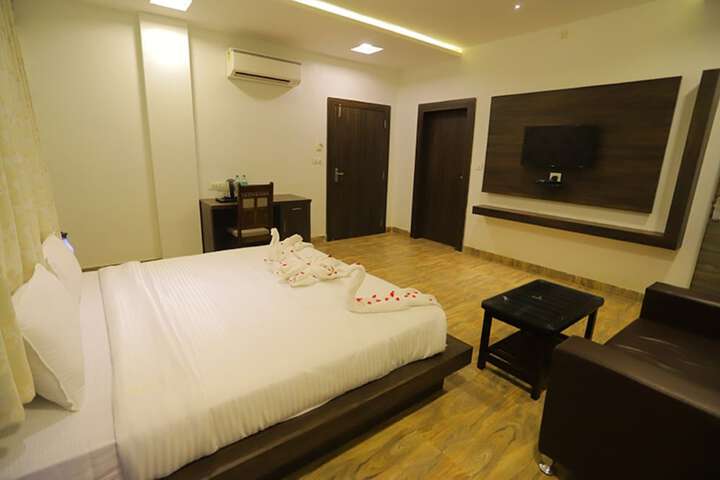 Room 14 of 36