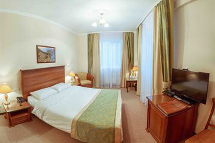 Room 10 of 27