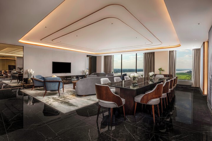 Room 16 of 100