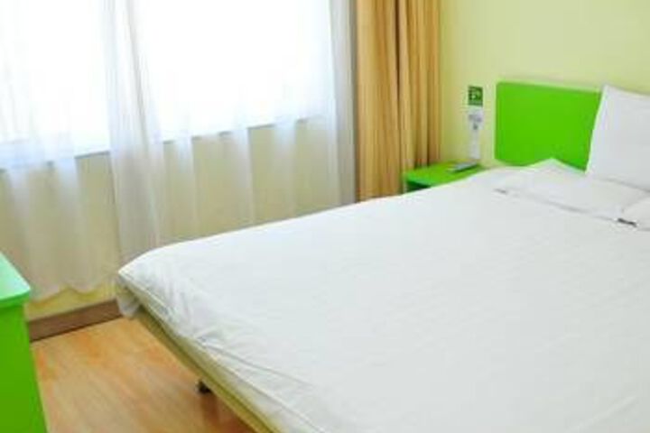 Room 3 of 7