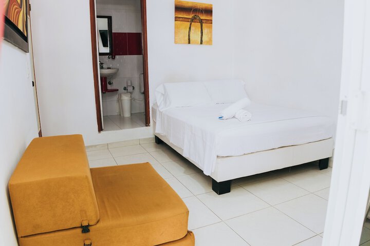 Room 5 of 98