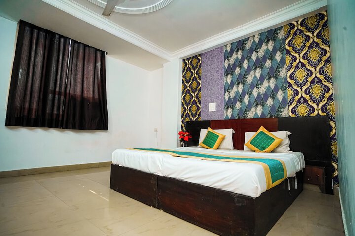 Room 6 of 20