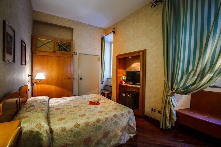 Room 12 of 66