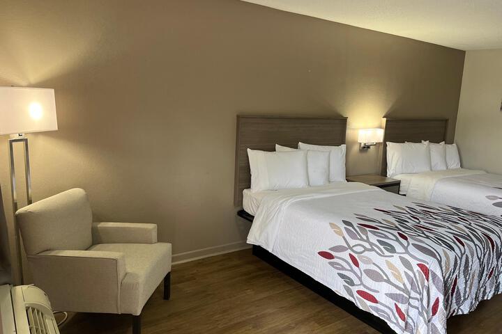 Deluxe 2 Queen Beds (5 of 8)