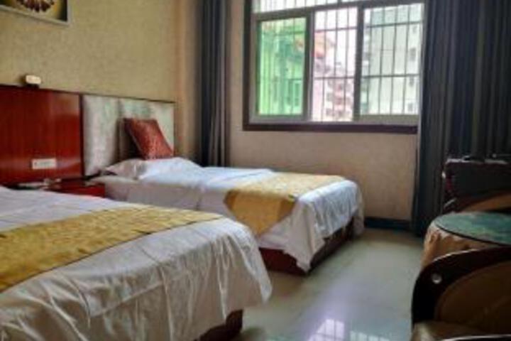 Room 4 of 5