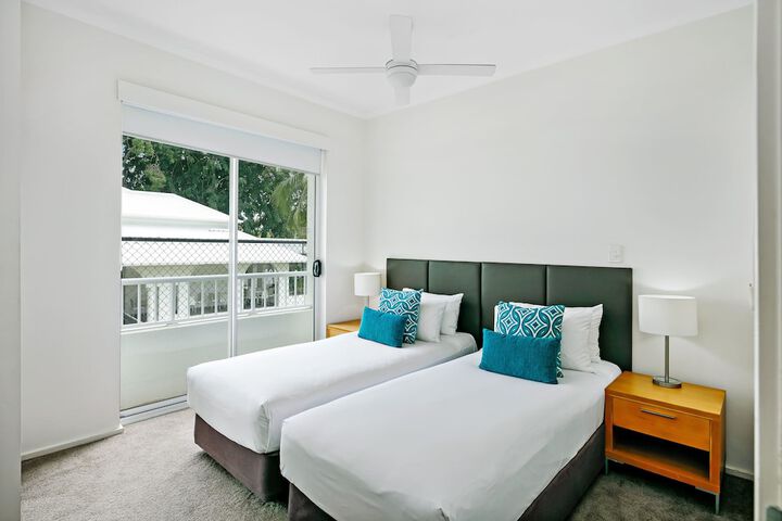 Room 4 of 72