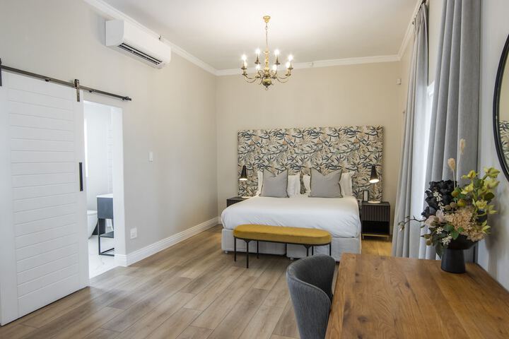 Room 4 of 36