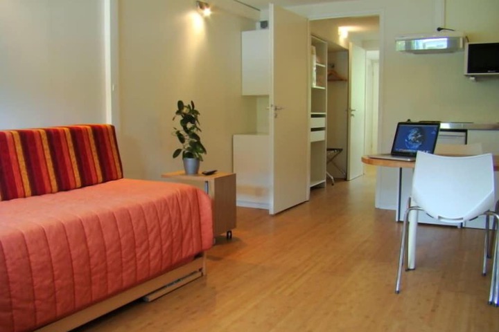 Room 16 of 36