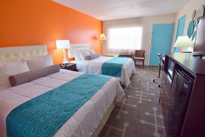 2 Double Beds (1 of 6)