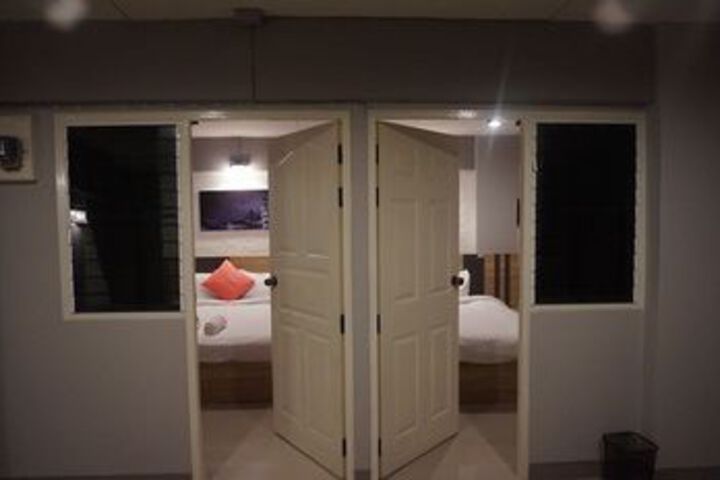 Room 25 of 40