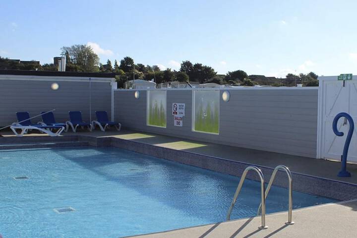 Pool 12 of 27