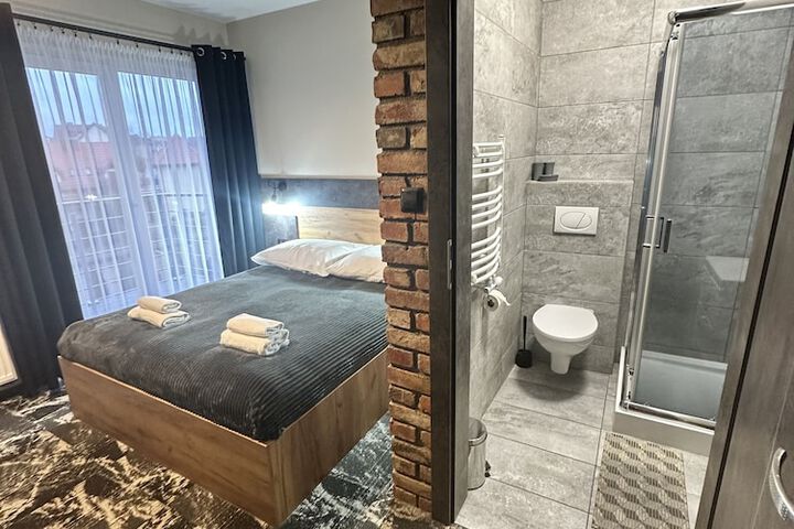 Room 34 of 110