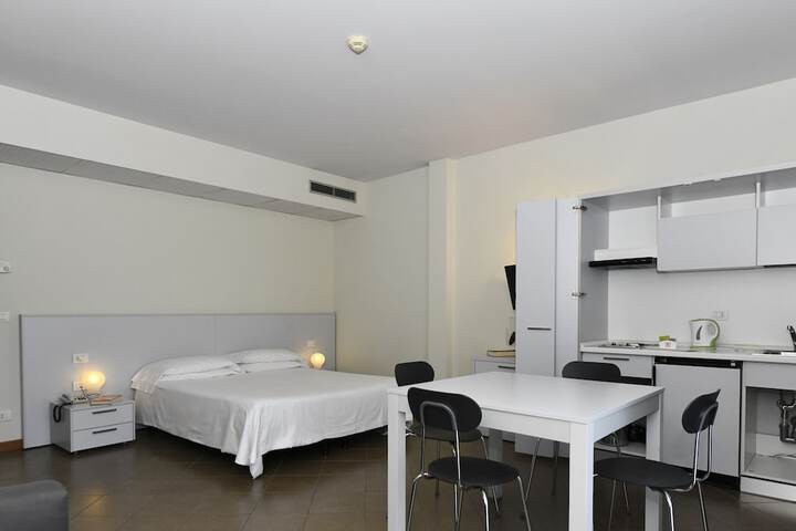 Room 72 of 102