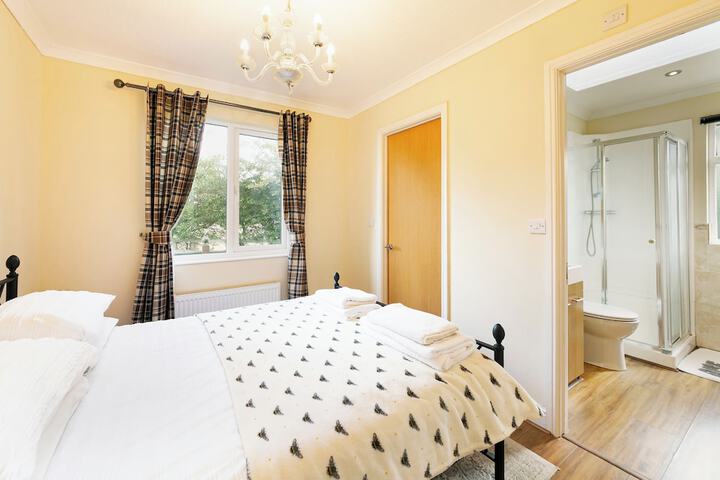 Room 3 of 21