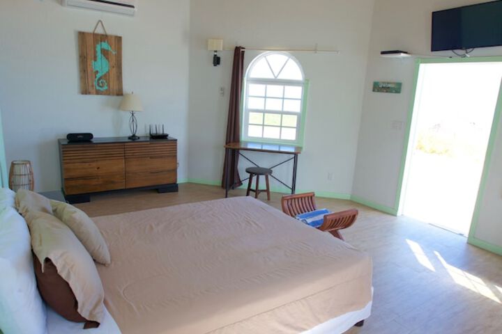 Room 8 of 77