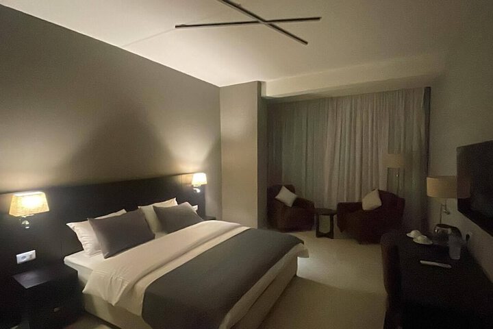 Room 15 of 19