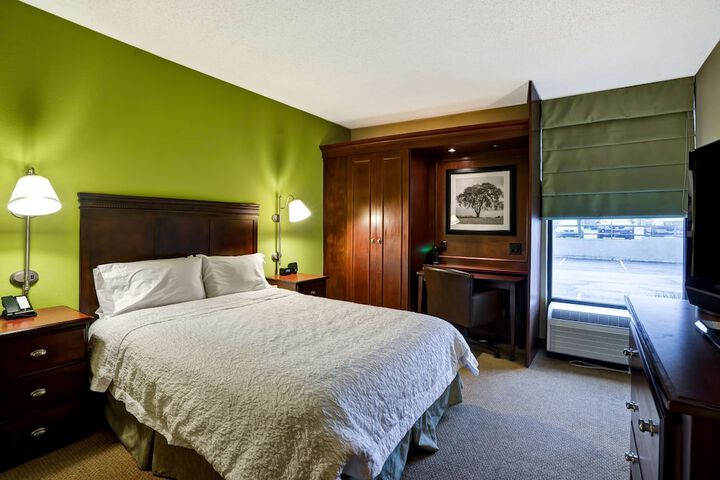 2 Queen Beds (2 of 6)
