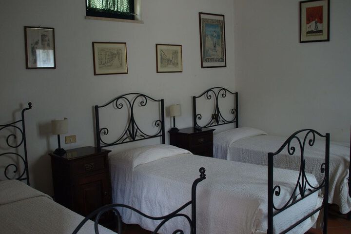 Room 2 of 38