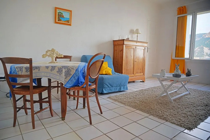 Room 4 of 12