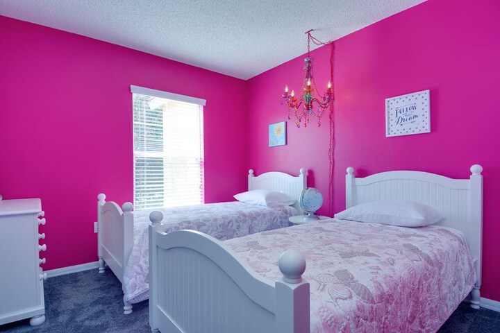 Room 5 of 27