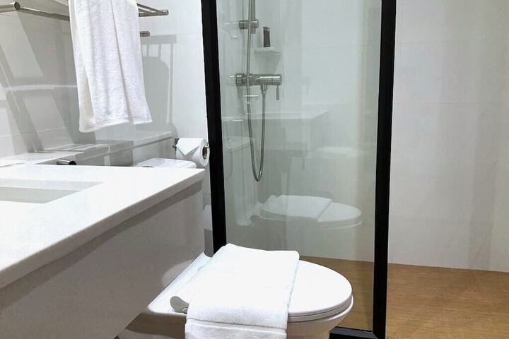 Room 16 of 28