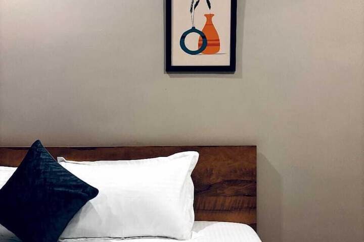 Room 9 of 16