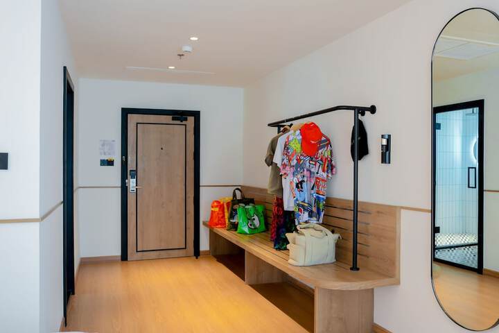 Room 117 of 180