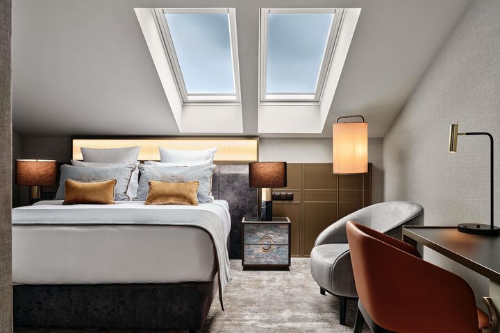 Room 6 of 80